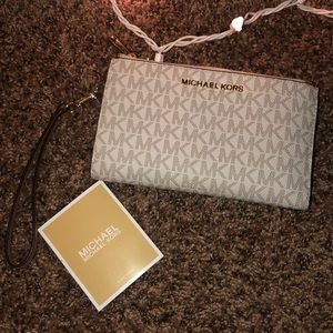 Michael Kors Wristlet NWOT